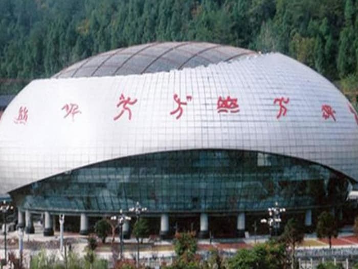 凌源体育中心球形网架加工安装